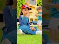 البنوته الصغيره الباكيه واللص الصغير المشاغب البنوته الصغيره الباكيه واللص الصغير المشاغب