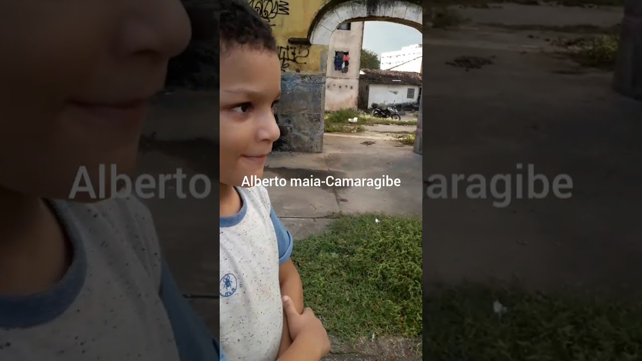 Jônatas visitando ruinas