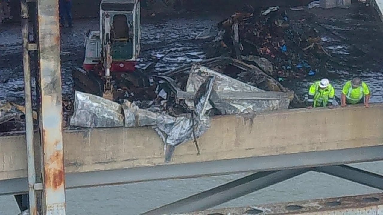 Brent Spence Bridge closed after Truck Accident Fire Explosion. Drone ...