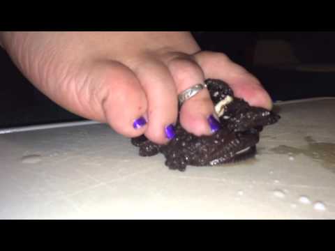 Stack of Oreo barefoot crush