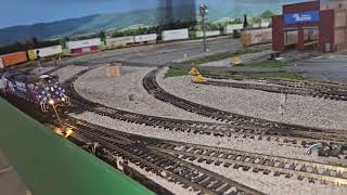 MRL 4404 and MRL 4401 pull an intermodal on Conrail rails
