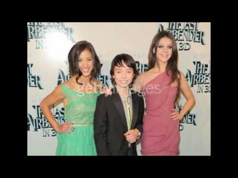 These are pictures from the New York Movie premiere of The Last Airbender! (ugh. I don't live in the states :( I have to wait till the 28th). Nicola looks beautiful and so does Seychelle Gabriel. If your wondering why Nicola is so tall, it's cause of her heels. Sorry, I got too lazy (i'm sick) to post Jackson's epic faces haha. Noah is as cool as ever. In just a matter of months, he's grown so much (sorta. it's kinda weird, this is coming from someone younger than him). Aasif Mandvi's hilarious. (check out his twitter profile, he posted some pictures too). And Mike DiMartino was there too (I forgot to add his picture there, sorry.) You know what's so unfair? Why can't they travel over here, to Asia! :( weh.