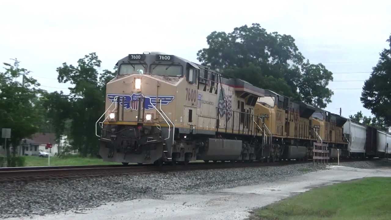 Union Pacific 7600 Passing through Richmond, TX