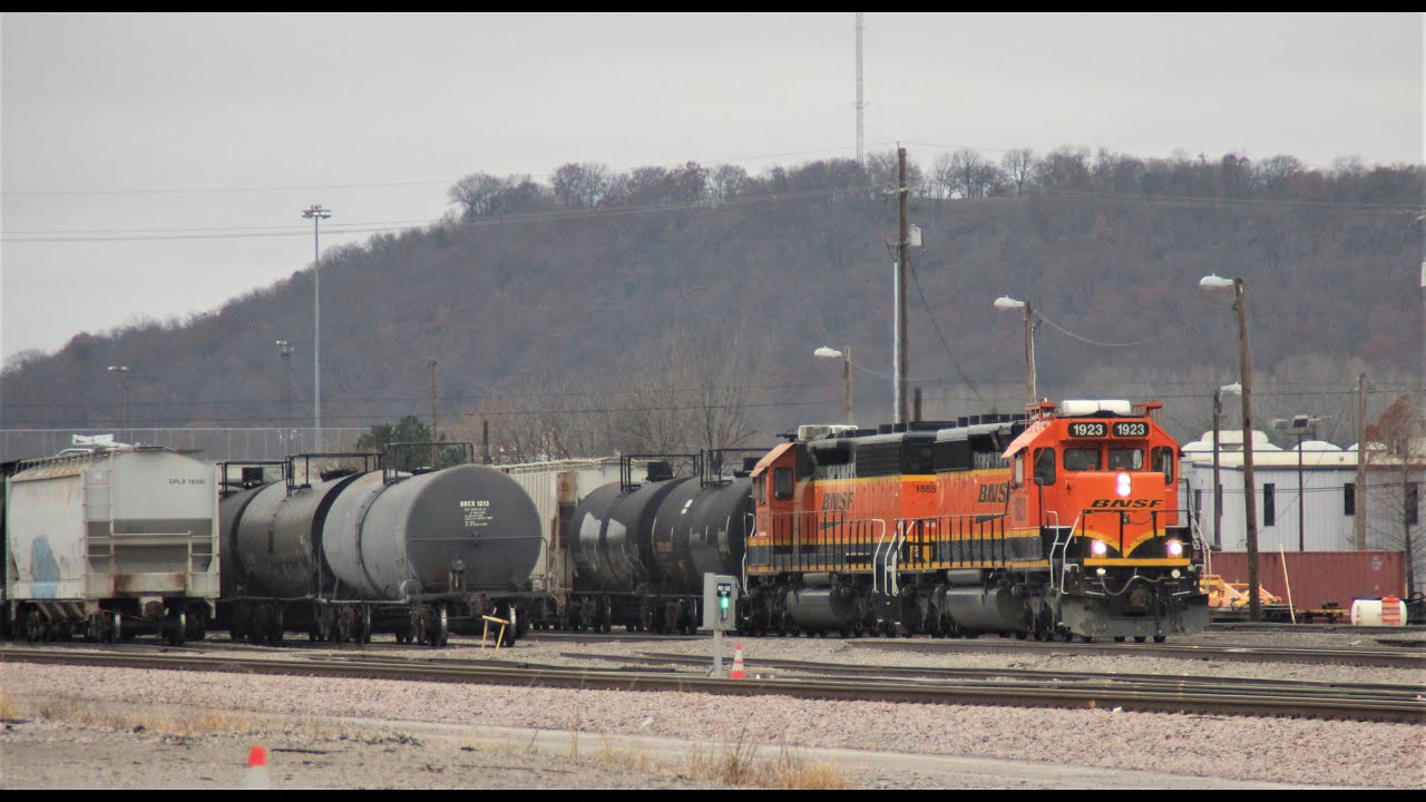 A day at CY Yard in Tulsa OK, 12-10-2022. - YouTube