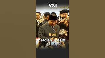 Reaksi Presiden Prabowo Diberikan Hadiah Spesial dari Seorang Wartawan Istana #shorts