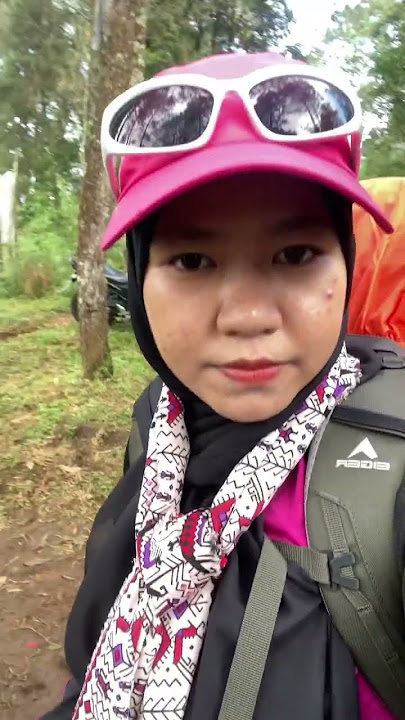 PAKAI KAIN MENGHARGAI BUDAYA LOKAL GUNUNG LAWU VIA CETHO #gununglawu #lawuviacetho #pendakiangunung