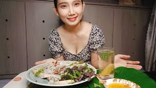 Dạ My xin mời mọi người cùng ăn Bánh Cuốn Nóng Chả Lụa Ớt Xiêm Xanh và uống Nước Mía Lau nhé 🥰❤️