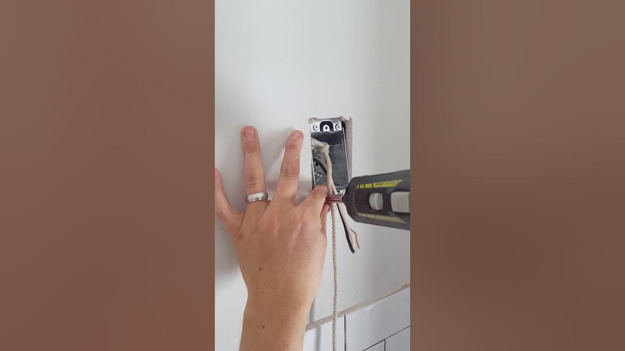 How to install electrical box between studs, Rework, Reno, iberville