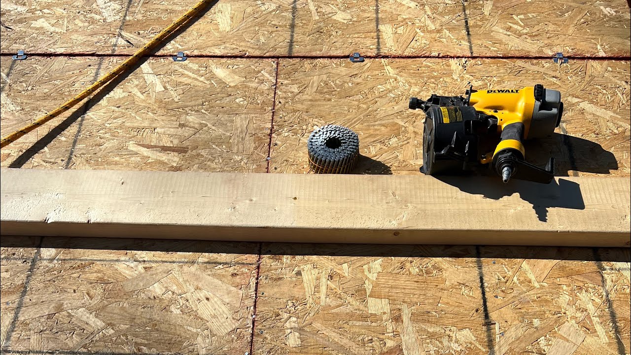 Como se instalan las hojas de plywood en un techo en USA hazlotumismo