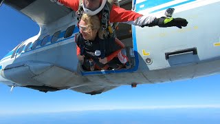 Тандем прыжок - Первый прыжок с парашютом 4200 м !