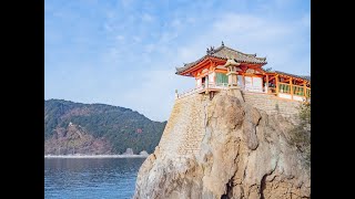 阿伏兎観音(磐台寺) 〜 岬の断崖絶壁に建つ朱塗りのお堂。目の前に