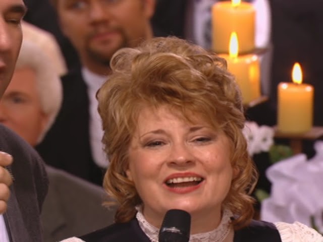 Bill & Gloria Gaither - When the Roll Is Called Up Yonder (Live) class=