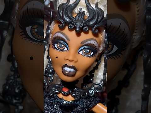 Unboxing Monster High’s