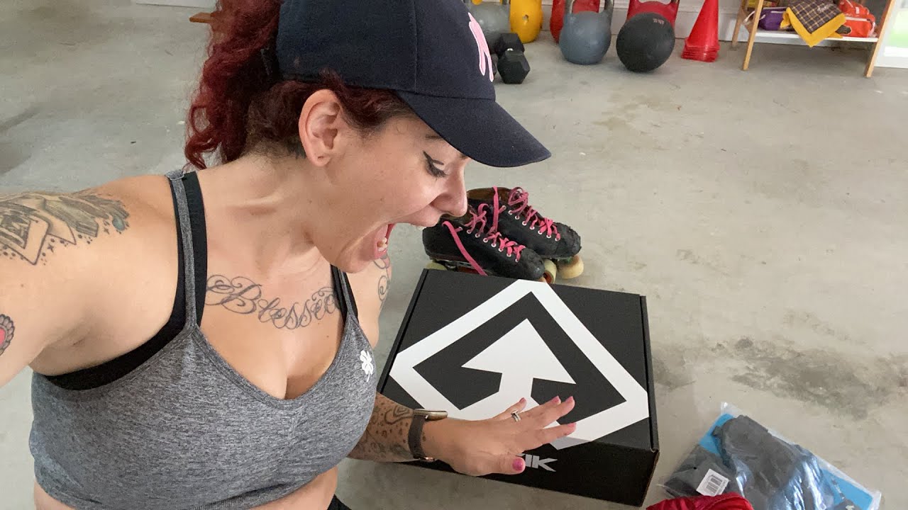 Unboxing New Roller Skates Live Reaction | ANTIK AR2 DERBY SKATES