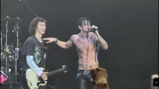 Yungblud - fleabag (Julian from Amstetten playing guitar on stage) [4K] live @ Stadthalle, Vienna