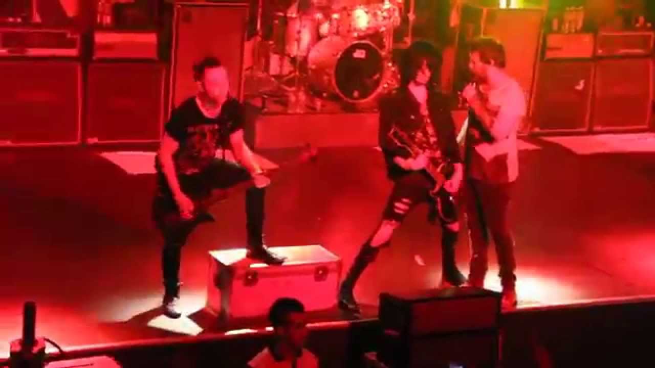 Asking Alexandria - Welcome + Closure (Live in Malaysia) Asking Alexandria - Welcome + Closure (Live in Malaysia)