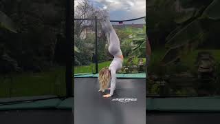 ✨ FLICK FLACK TUTORIAL AUF EINEM TRAMPOLIN 🔥 - Itsmisabell Shorts #shorts