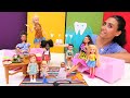 Barbie ve Chelsea videoları. Barbie'nin bebeği için diş buğdayı partisi. Barbie oyunları