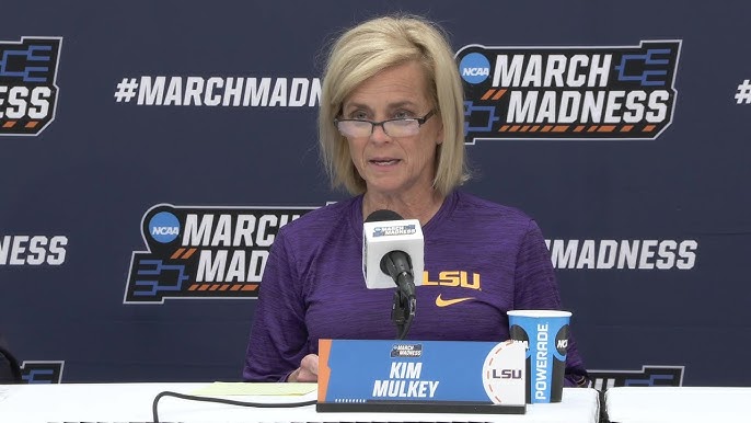 👀 ELBOW Thrown By Del Rosario, Kim Mulkey FURIOUS, Refs Review | NCAA Tournament, LSU Tigers vs MTSU - YouTube