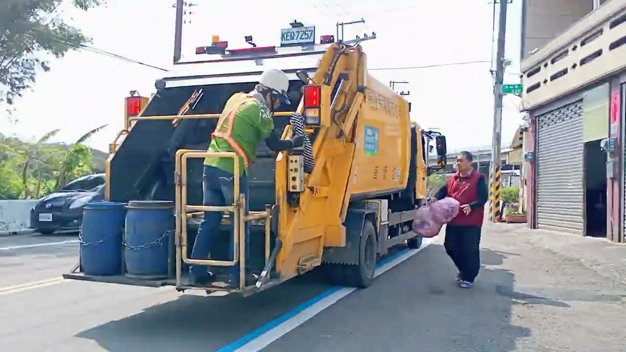 新竹市環境保護局垃圾車KEQ-7257（開超快！）