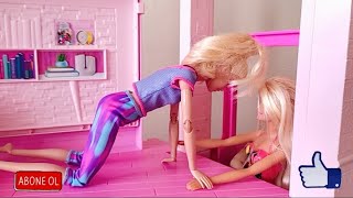 Barbie Bebek Asansörde Mahsur Kaldı Resimi