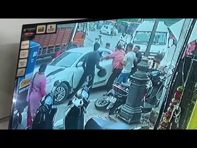 Drunk car driver hits scooter and auto, incident captured on CCTV, watch video