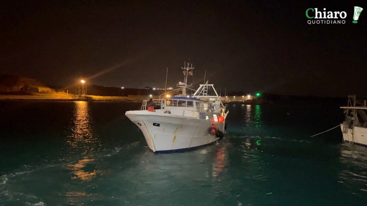 VASTO - I pescherecci tornano in mare: «Senza sostegno difficile andare avanti»