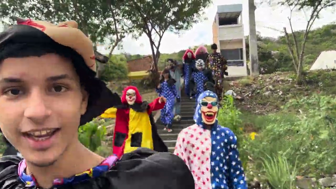 Papangus descendo a escada da vila Queimadas-pb 2025