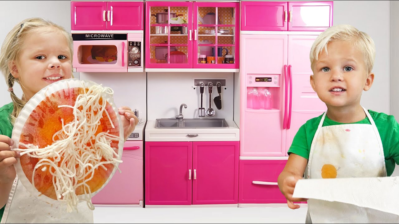 Funny Kids Play Cooking with Naomi and David | WOW Kitchen Toys