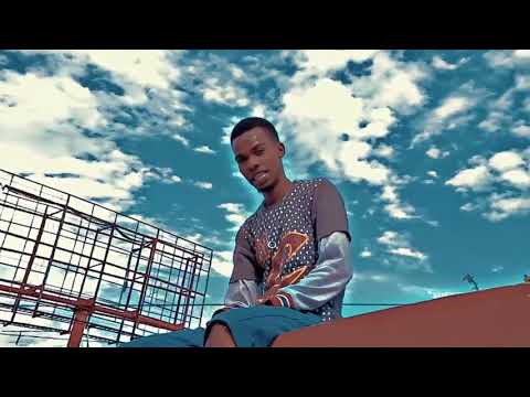 Komik- I'm Excellent (Official Video)