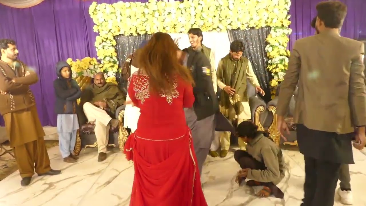 ساڈی یار دی مثال اج لوگ دیندے پین دیندے پین 