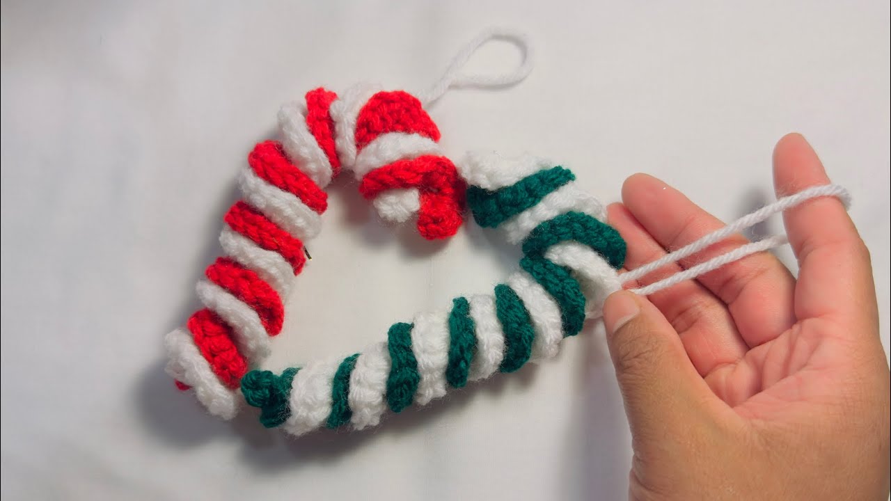 👌Very easy and quick crochet candy cane ornaments. All 3 single crochet each chain 