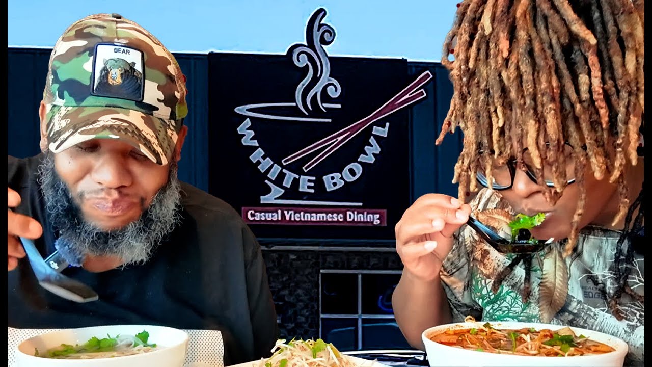 Поедание супа Фо 😳Обзор вьетнамской кухни