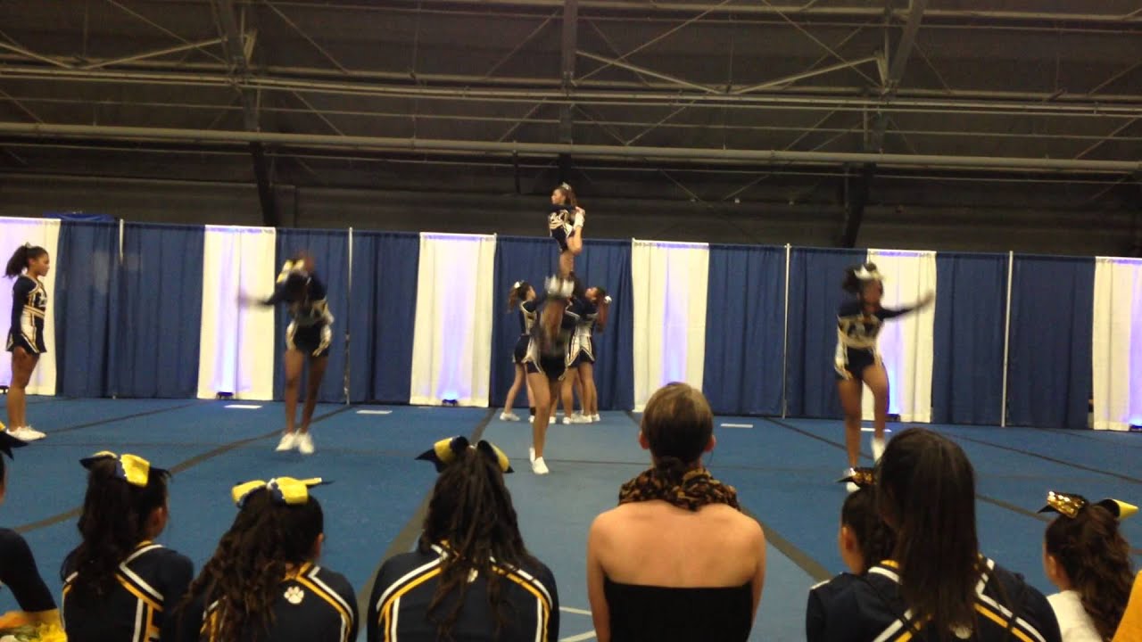 Redwood Pal Golden Bears midget cheer - YouTube