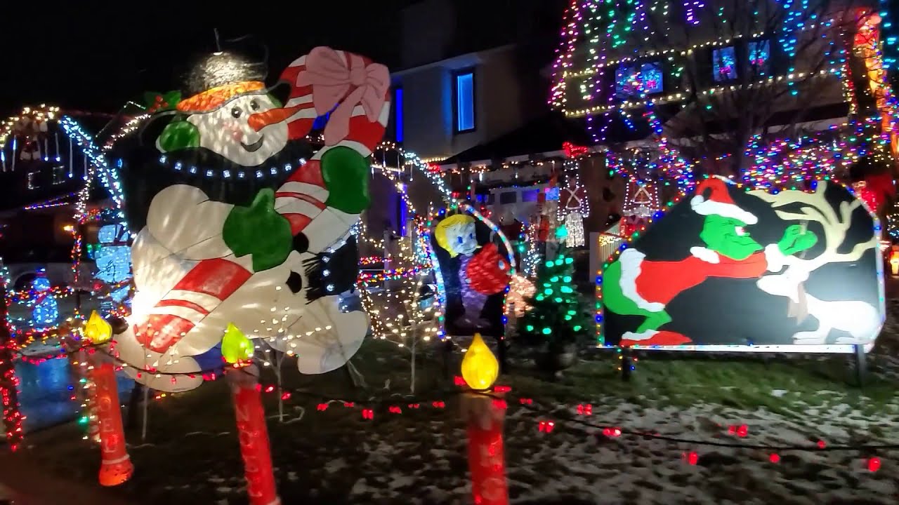 Christmas Lights in Ottawa Taffy Lane , Orleans Illuminated street