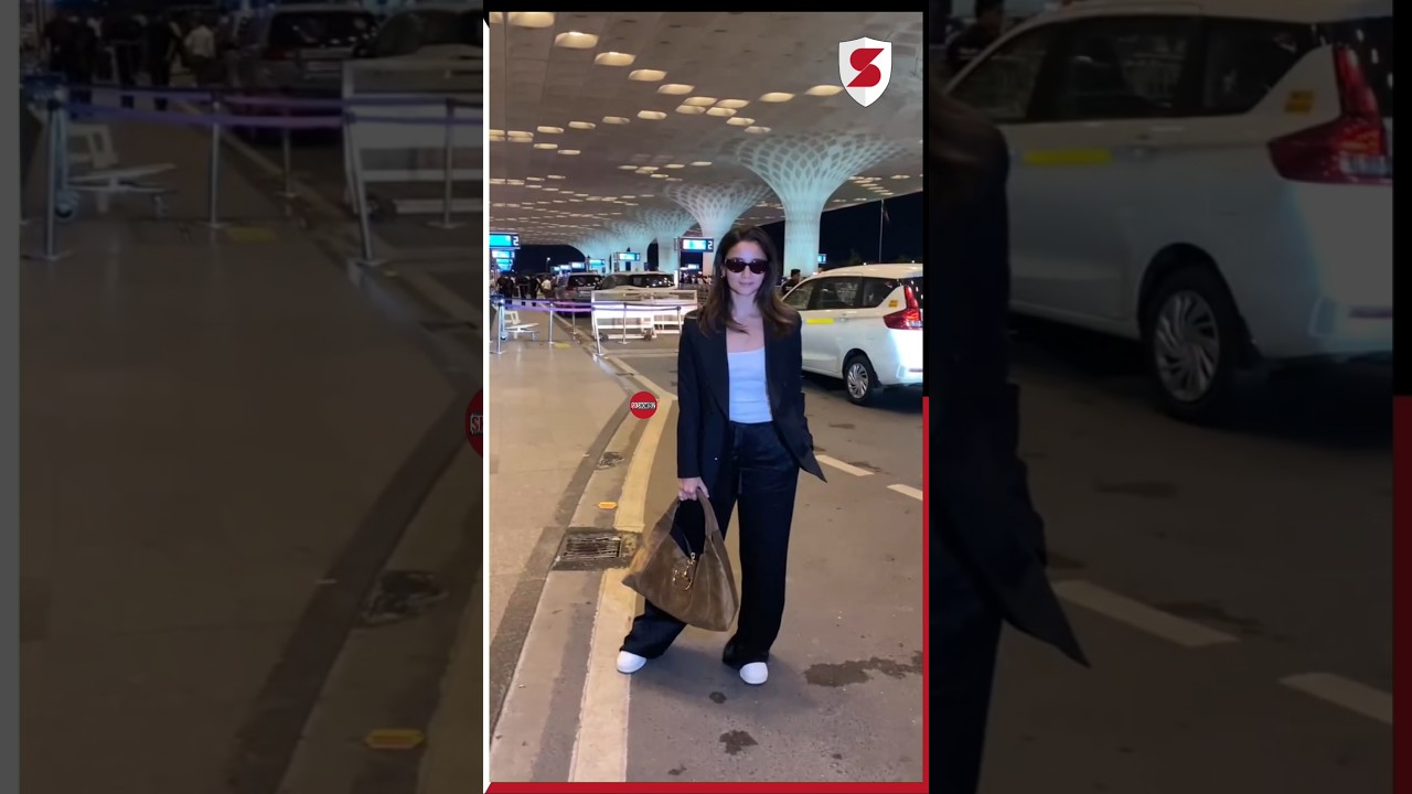 Alia Bhatt Spotted Today at Airport 🖤 
