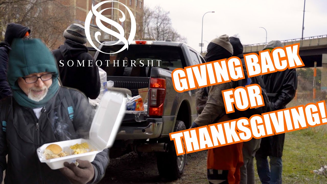 Раздача бездомным бесплатной еды, а затем взимание с них платы