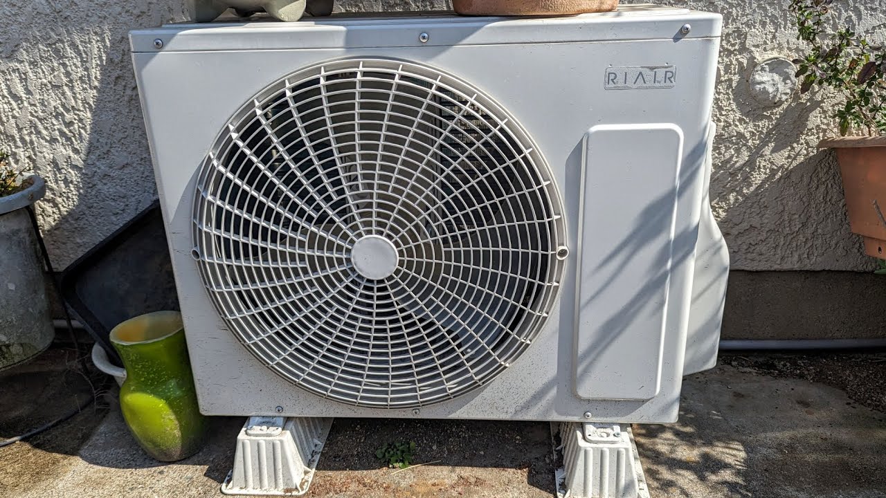 ヤマダHD RIAIR ルームエアコン室外機 YHC-22L1 - YouTube