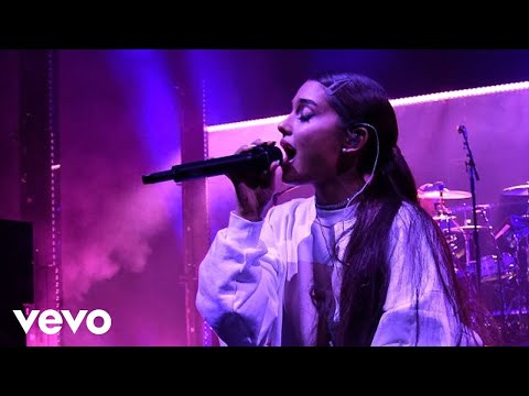 Видео: Ariana Grande - Sweetener (Live at Sweetener Sessions)