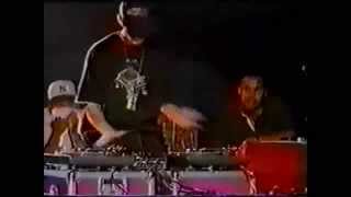 Dj Noize creates one of the best moments in Dj Battle history............