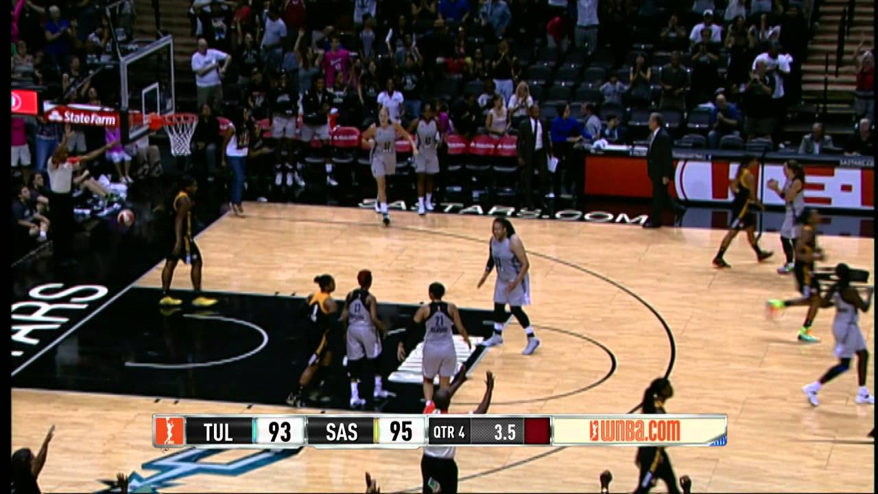 Danielle Robinson Lays It In For The Win!