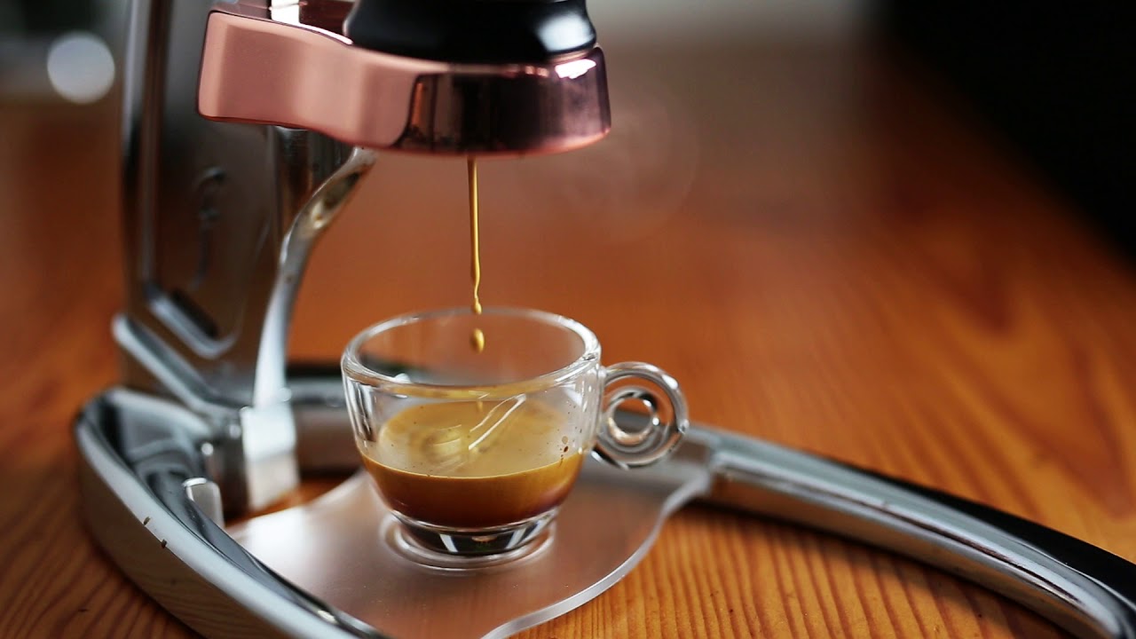 Shot pull on the Flair Signature Espresso Machine YouTube