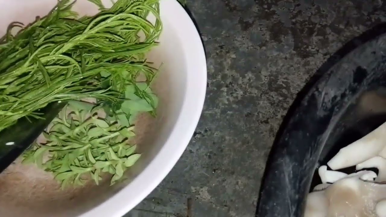 วันนี้กินแกงไข่มดแดงใส่เห็ดแซ่บขนาดครับ