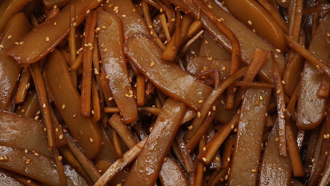 우엉을 이렇게 만들면 모두가 깜짝 놀라서 밥 두 공기 먹어요! 맛이 대박인 곤약우엉조림 이렇게 만듭니다. 너무 쉽고 간단해요 ...