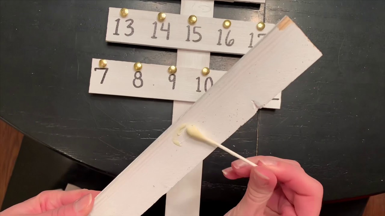 CHEAP DIY WOODEN ADVENT CALENDAR / FARMHOUSE CHRISTMAS / SCRAP WOOD IDEAS / COUNTDOWN TO CHRISTMAS!