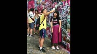 Erkek Arkadaşını Selfie Çubuğu Gibi Kullanan Asyalı Kız