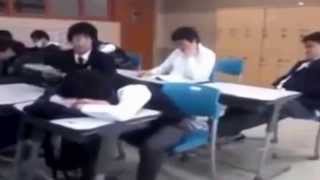 Troll Nhau Trong Lớp Học