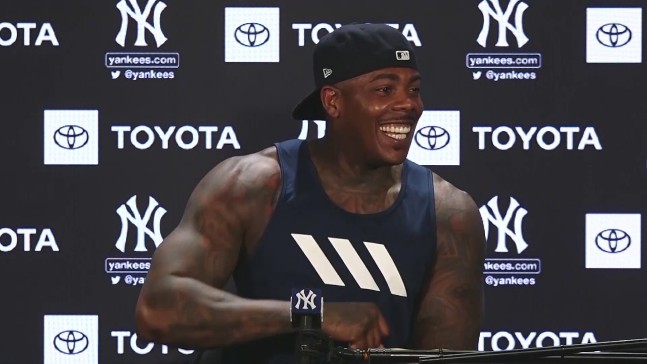 Aroldis Chapman shows off new muscles in boxing video