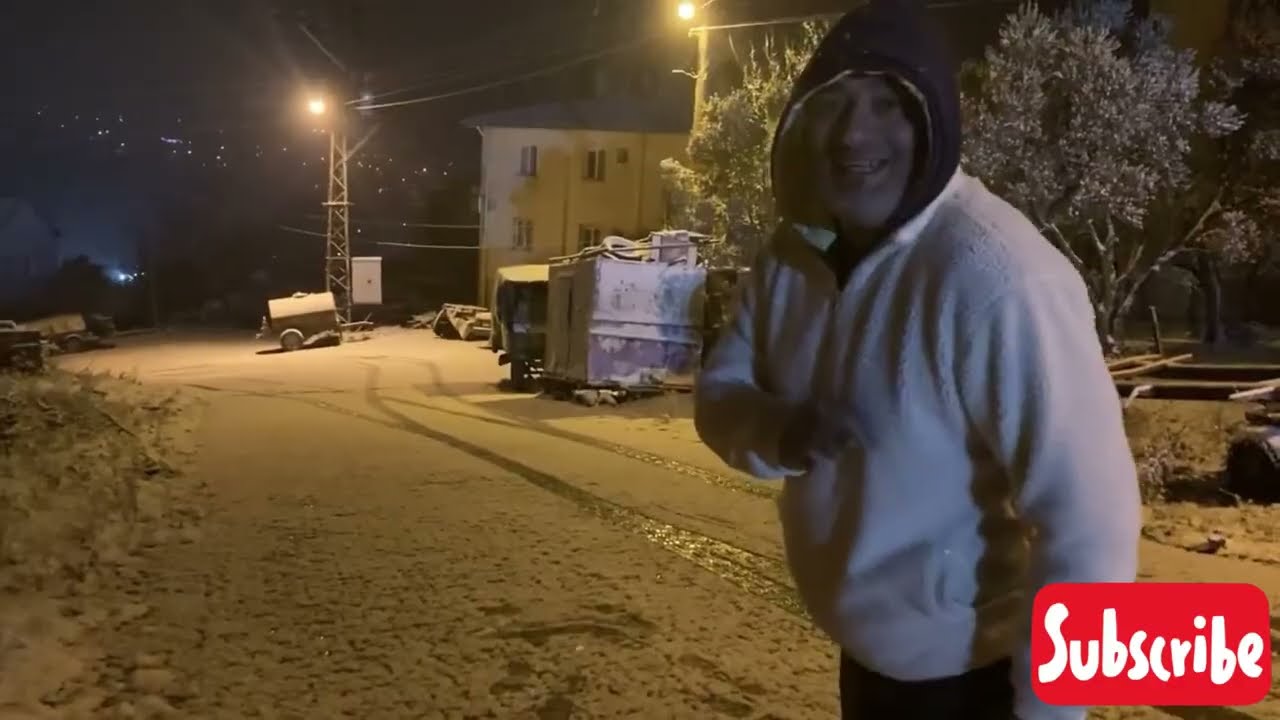 Kar yağdı yürüyorum geçe sohbet türkü ler söylüyorum.✅