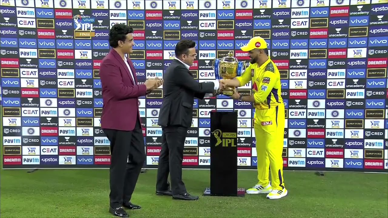 MS DHONI LIFT IPL21 TROPHY || IPL21 || SMASH CRICKET